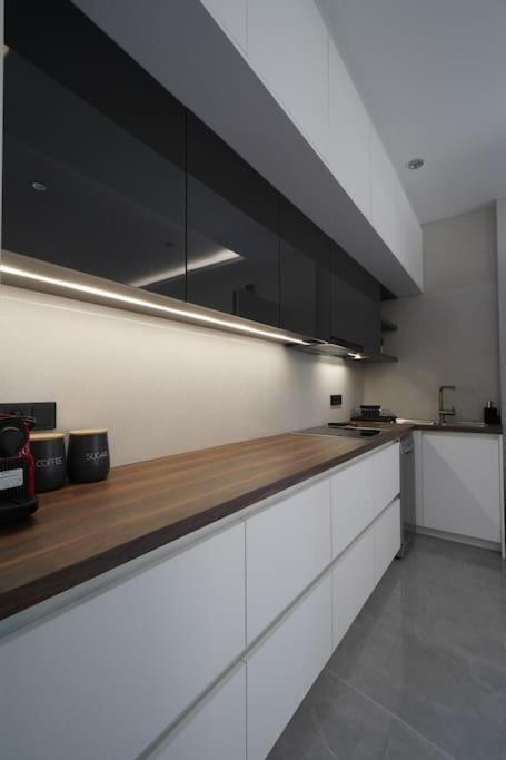 Апартаменты Brand New 3br With 2 Bathrooms Marousi