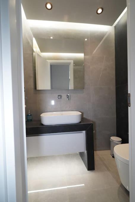Brand New 3br With 2 Bathrooms Marousi Апартаменты Афины